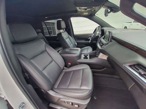 Used 2022 Chevrolet Tahoe Z71 w/ Luxury Package AWD/4WD image 37