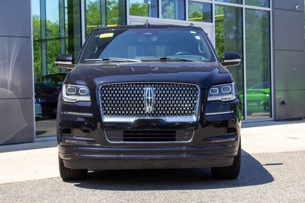 Used 2024 Lincoln Navigator Reserve AWD/4WD image 2