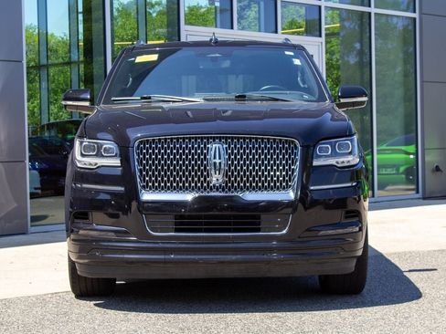 Used 2024 Lincoln Navigator Reserve AWD/4WD image 2