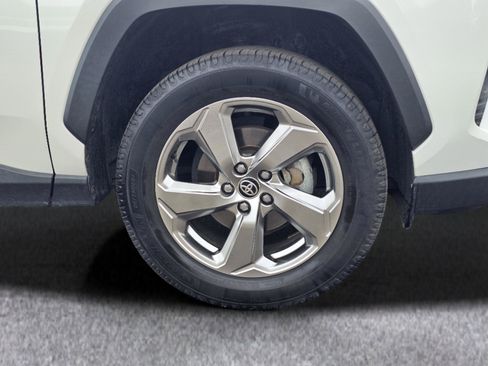 Used 2021 Toyota RAV4 XLE Premium AWD/4WD image 6