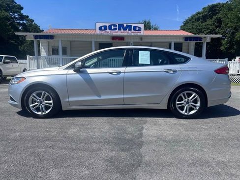 Used 2018 Ford Fusion SE w/ Fusion SE Technology Package FWD image 5