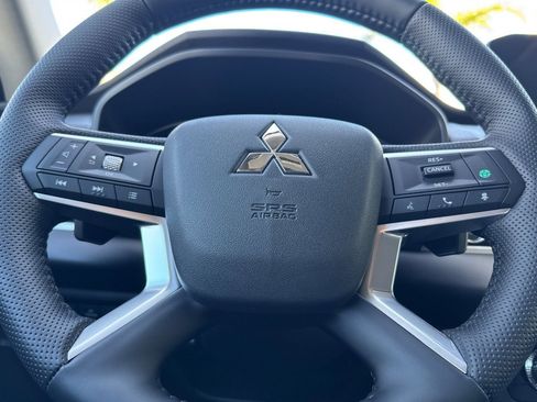 New 2025 Mitsubishi Outlander SEL image 22
