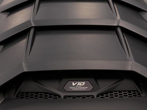 Used 2024 Lamborghini Huracan Sterrato image 5