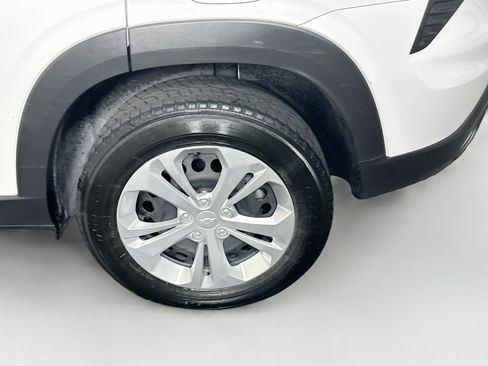 Used 2025 Chevrolet Trax LS FWD image 11