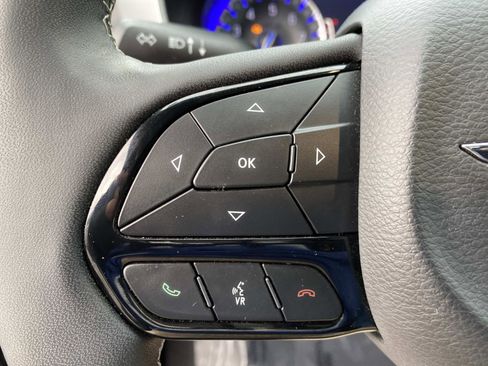 Used 2022 Chrysler Pacifica Touring image 15