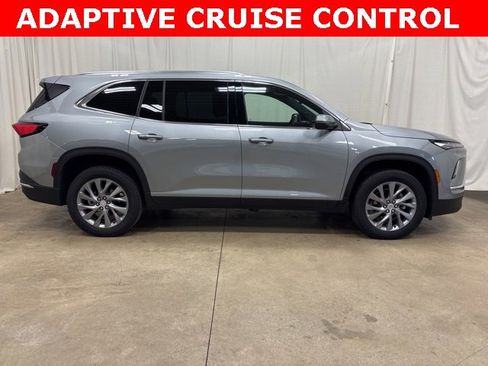 Used 2025 Buick Enclave Preferred image 2