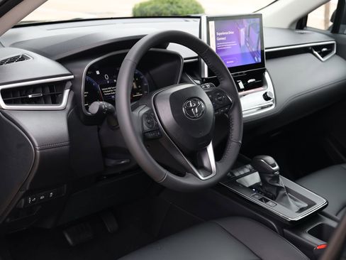 Used 2026 Toyota Corolla Cross XLE FWD image 13