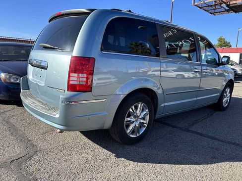 Used 2010 Chrysler Town & Country Limited image 5