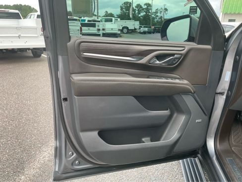Used 2021 GMC Yukon Denali w/ Denali Premium Package AWD/4WD image 10