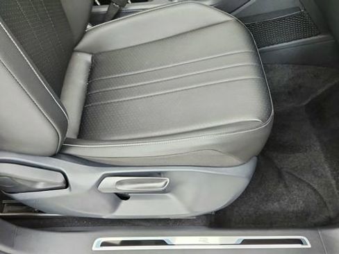 Used 2022 Volkswagen Tiguan SE R-Line image 22