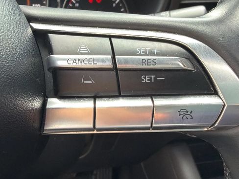 Used 2019 MAZDA MAZDA3 Hatchback w/ Premium Package FWD image 22