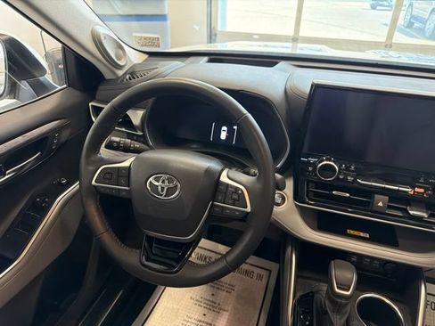 Used 2024 Toyota Highlander Platinum AWD/4WD image 41