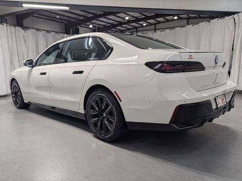 Used 2023 BMW 740i w/ Parking Assistance Package RWD image 4