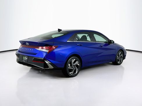 Used 2025 Hyundai Elantra SEL FWD image 9
