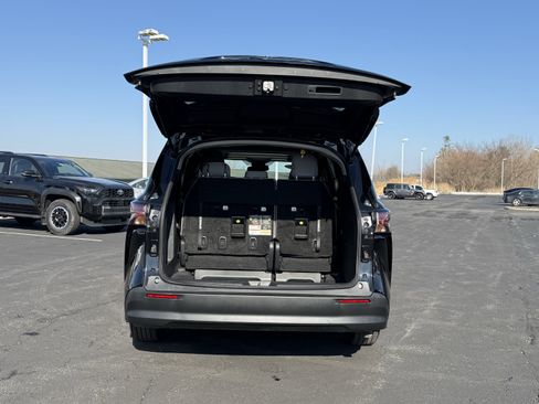 Used 2025 Toyota Sienna LE w/ LE Plus Package image 8