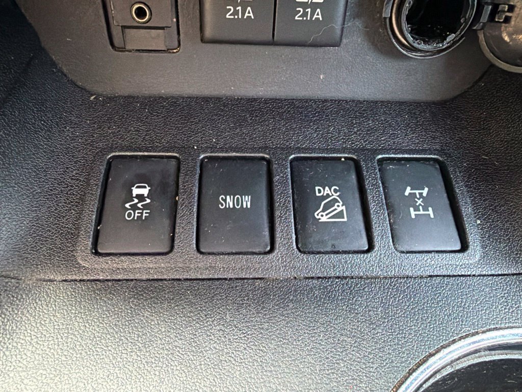 Used 2017 Toyota Highlander Limited AWD/4WD image 27