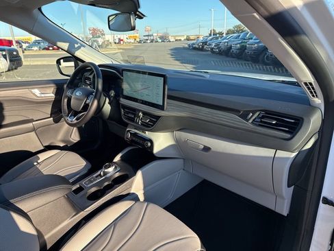 New 2025 Ford Escape SE w/ PHEV Premium Package image 22