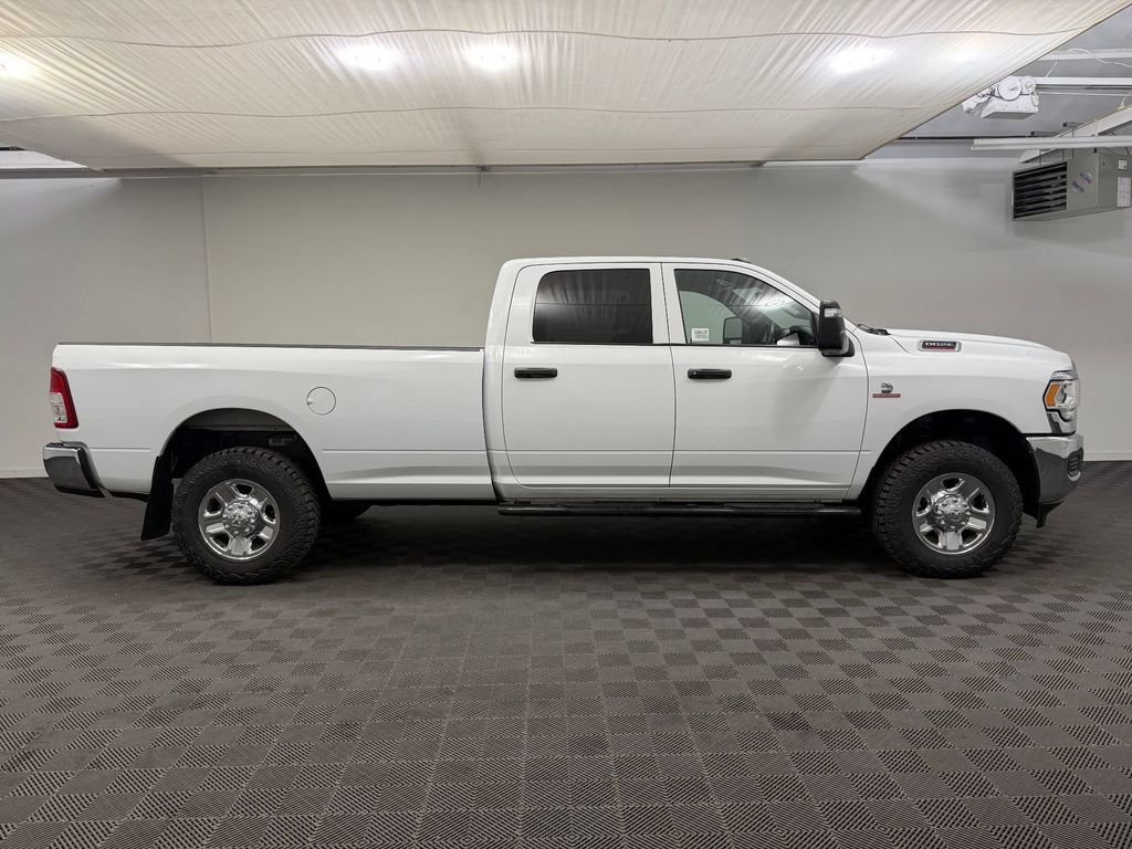Used 2024 RAM 3500 Tradesman w/ Chrome Appearance Group AWD/4WD image 8
