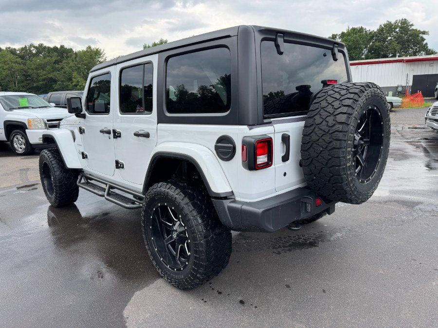 Used 2018 Jeep Wrangler Unlimited Sahara AWD/4WD image 3