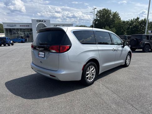 Used 2023 Chrysler Voyager LX FWD image 5