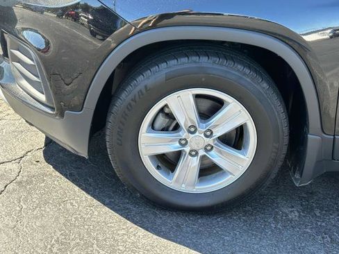 Used 2018 Chevrolet Trax LT w/ LT Convenience Package image 5