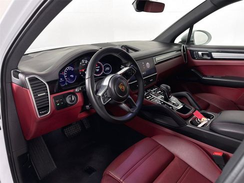 Certified 2023 Porsche Cayenne Platinum Edition AWD/4WD image 4