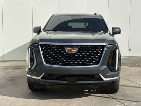 New 2026 Cadillac Escalade Luxury image 3