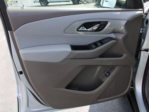 Used 2021 Chevrolet Traverse LT AWD/4WD image 17