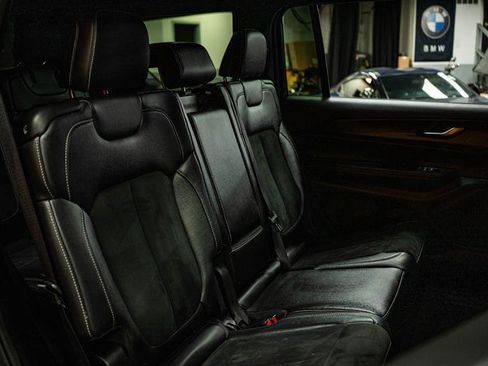 Used 2024 Jeep Grand Cherokee L Laredo image 12