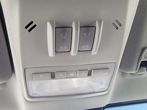 Used 2020 Chevrolet Trax LT w/ Sun & Sound Package image 29