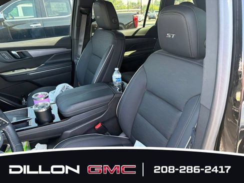 Used 2025 Buick Enclave Sport Touring w/ Power Package AWD/4WD image 14