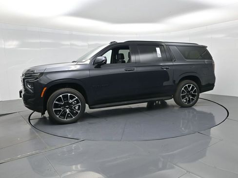 Used 2025 Chevrolet Suburban RST image 22
