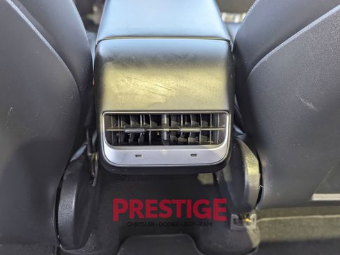 Used 2020 Tesla Model Y Long Range AWD/4WD image 31