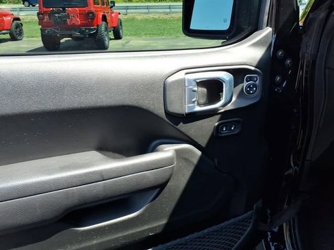 Used 2023 Jeep Wrangler Unlimited Sport AWD/4WD image 3
