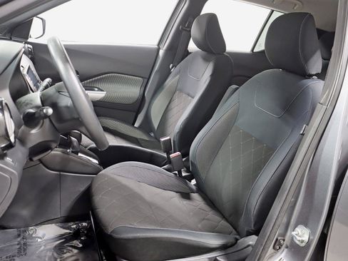 Used 2018 Nissan Kicks SV image 21