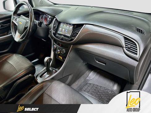 Used 2019 Chevrolet Trax LT w/ LT Convenience Package AWD/4WD image 29