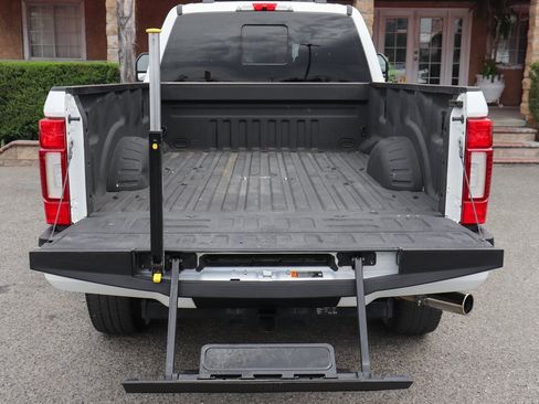 Used 2022 Ford F250 Platinum w/ FX4 Off-Road Package image 10