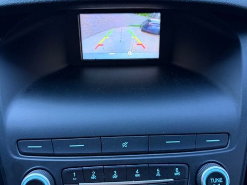 Used 2018 Ford Focus SE FWD image 22