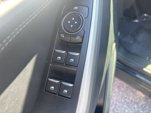 Used 2022 Ford Explorer XLT image 18