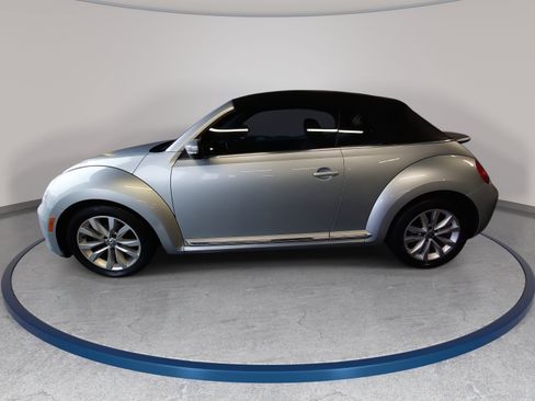 Used 2013 Volkswagen Beetle TDI FWD image 8
