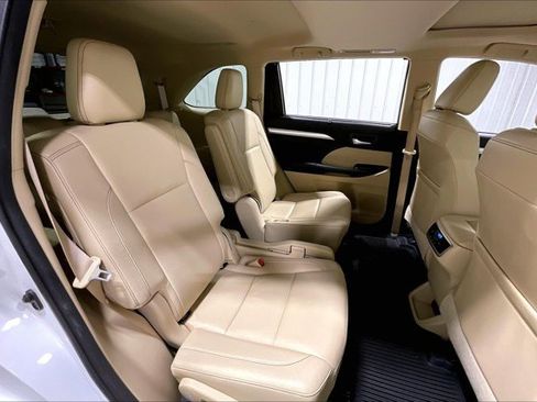 Used 2018 Toyota Highlander XLE AWD/4WD image 27