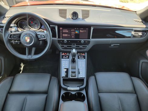 Certified 2023 Porsche Macan AWD/4WD image 12