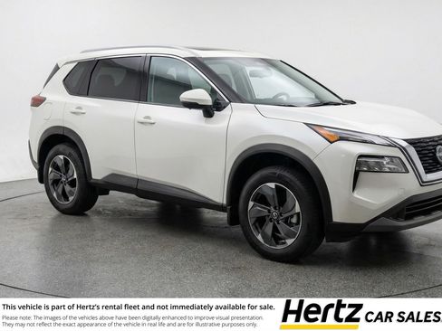 Used 2025 Nissan Rogue SV image 1