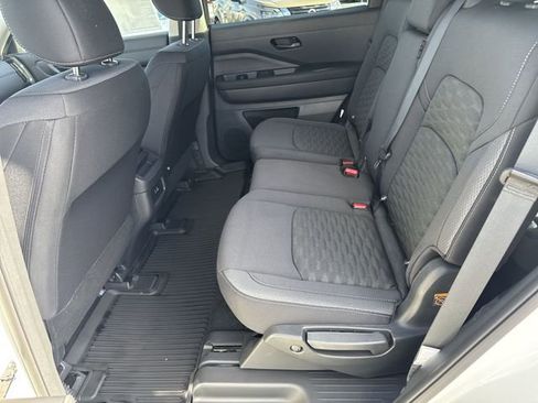 New 2025 Nissan Pathfinder S image 14