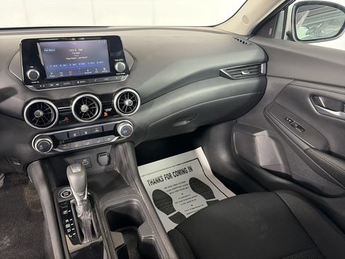 Used 2022 Nissan Sentra S w/ Lighting Package FWD image 4