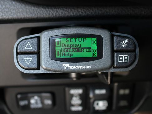 Used 2017 Toyota Tacoma TRD Off-Road image 24