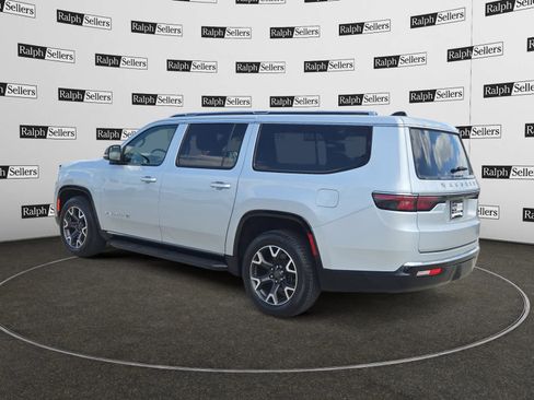 Used 2024 Jeep Wagoneer L Series III w/ Flexible Seating Group AWD/4WD image 4