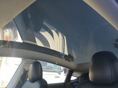 Used 2021 Tesla Model Y Long Range image 10