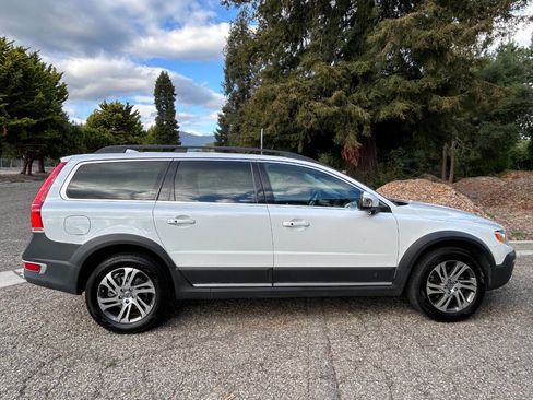 Used 2014 Volvo XC70 3.2 FWD image 13