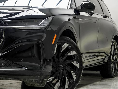 Used 2024 Lincoln Nautilus Reserve w/ Equipment Group 202A image 7